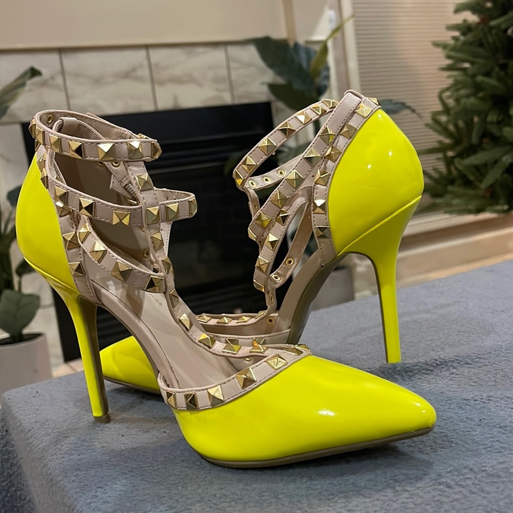 Yellow heel worn once size 9 from Miss Lola